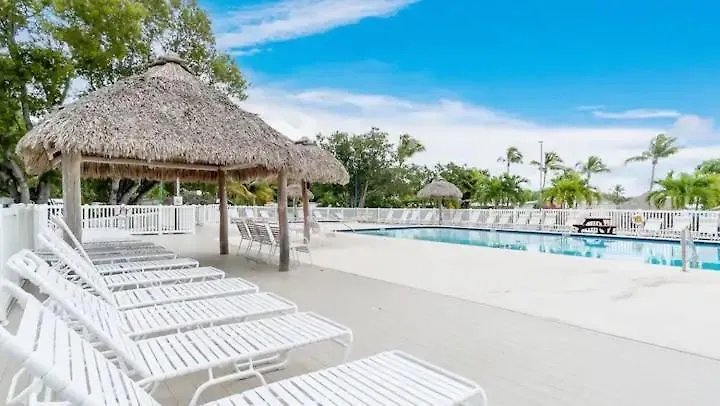 Campsite Rv By The Sea - Glamping In The Keys - Sleeps 6 Key Largo