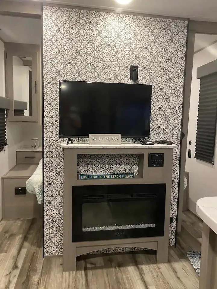 Rv By The Sea - Glamping In The Keys - Sleeps 6 *