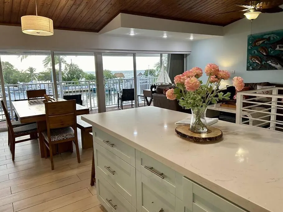 Apartment Sunrise Escape - Ocean Front - Sleeps 10 Key Largo