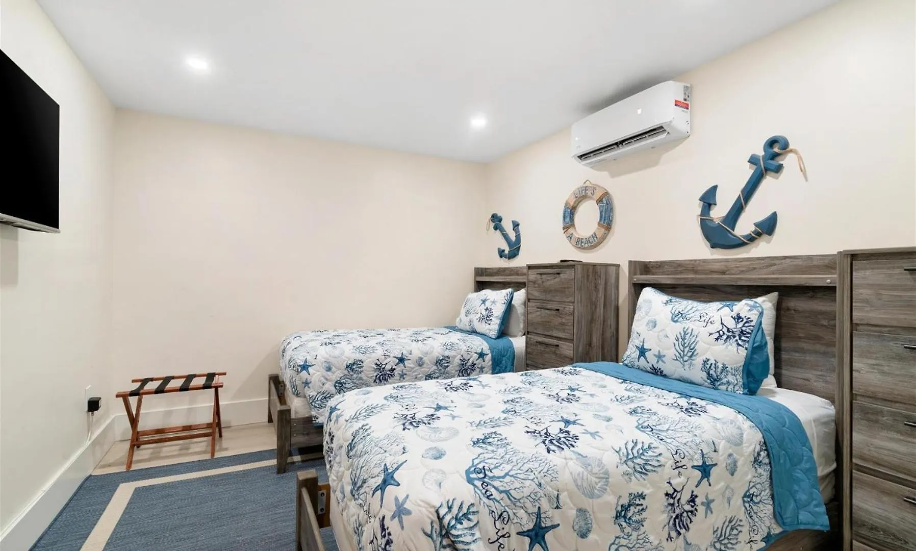Apartment 801 Mariners Club