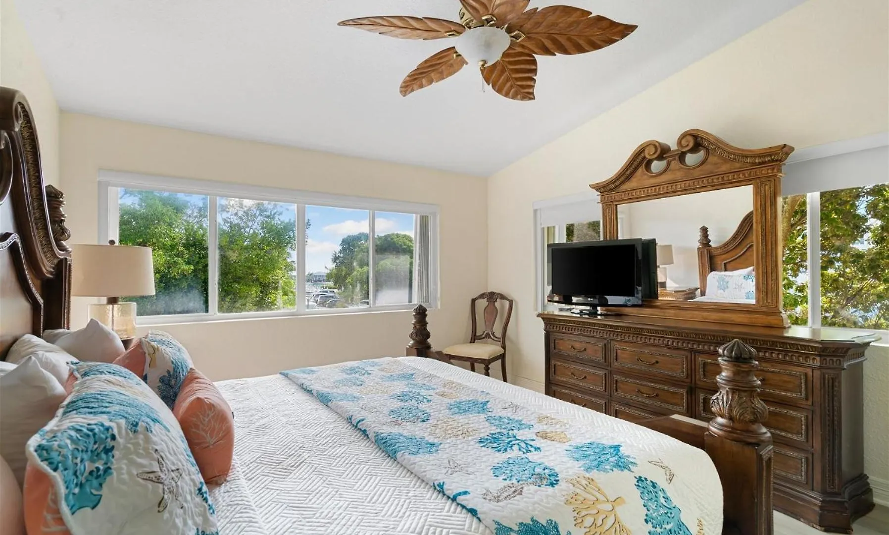 Apartment 801 Mariners Club