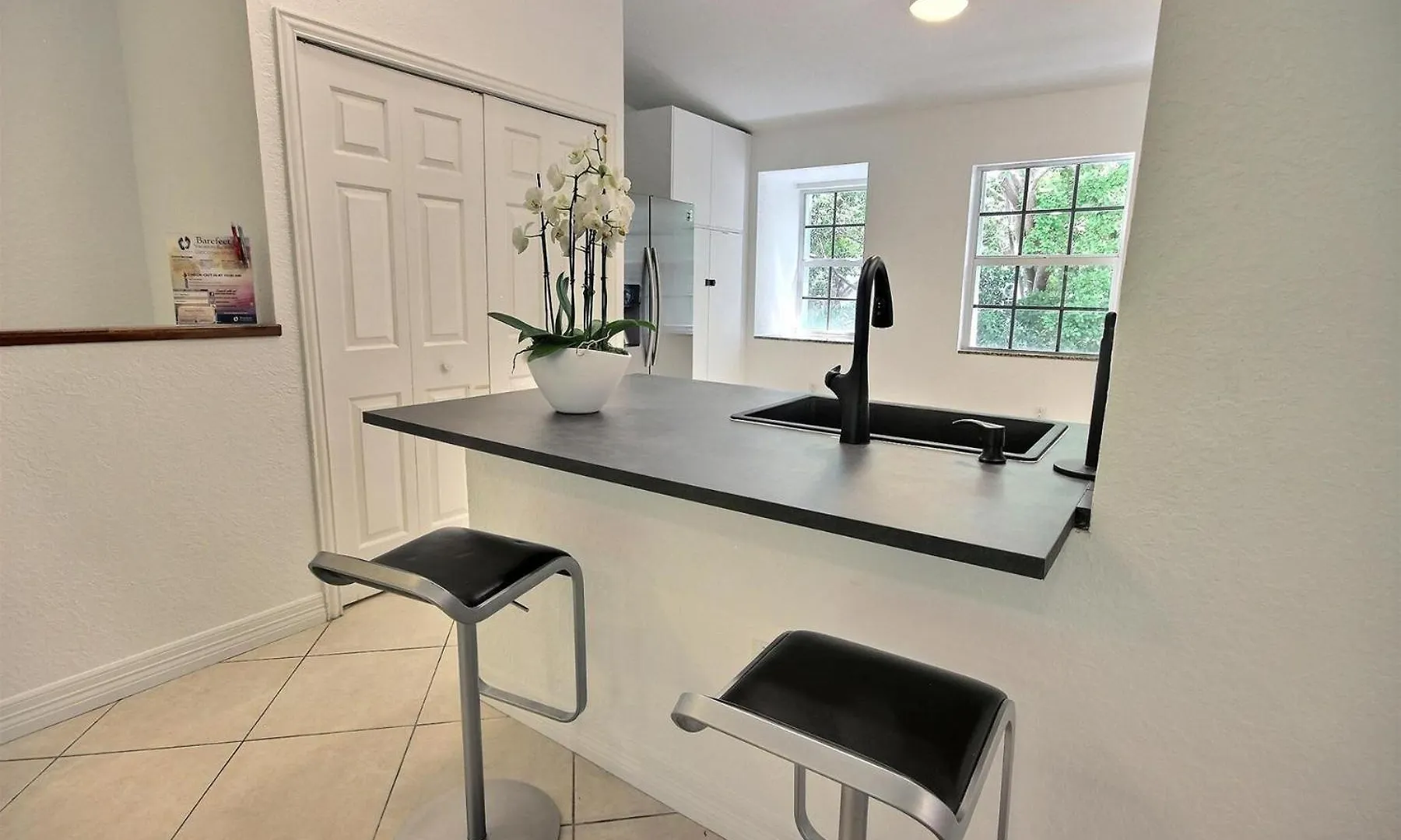 Apartment 812 Mariners Club *