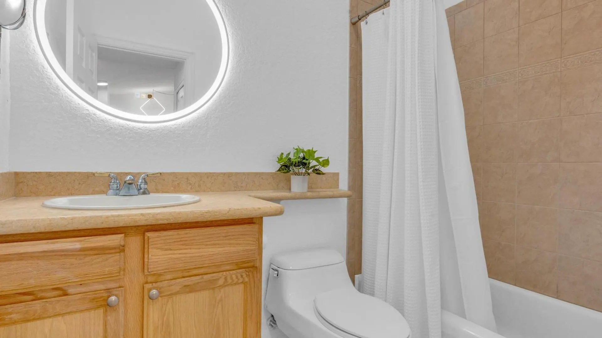 812 Mariners Club Apartment
