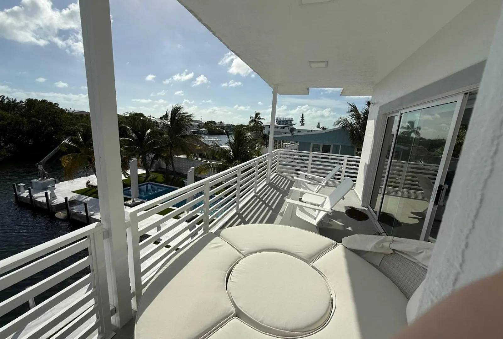 Oasis * Key Largo