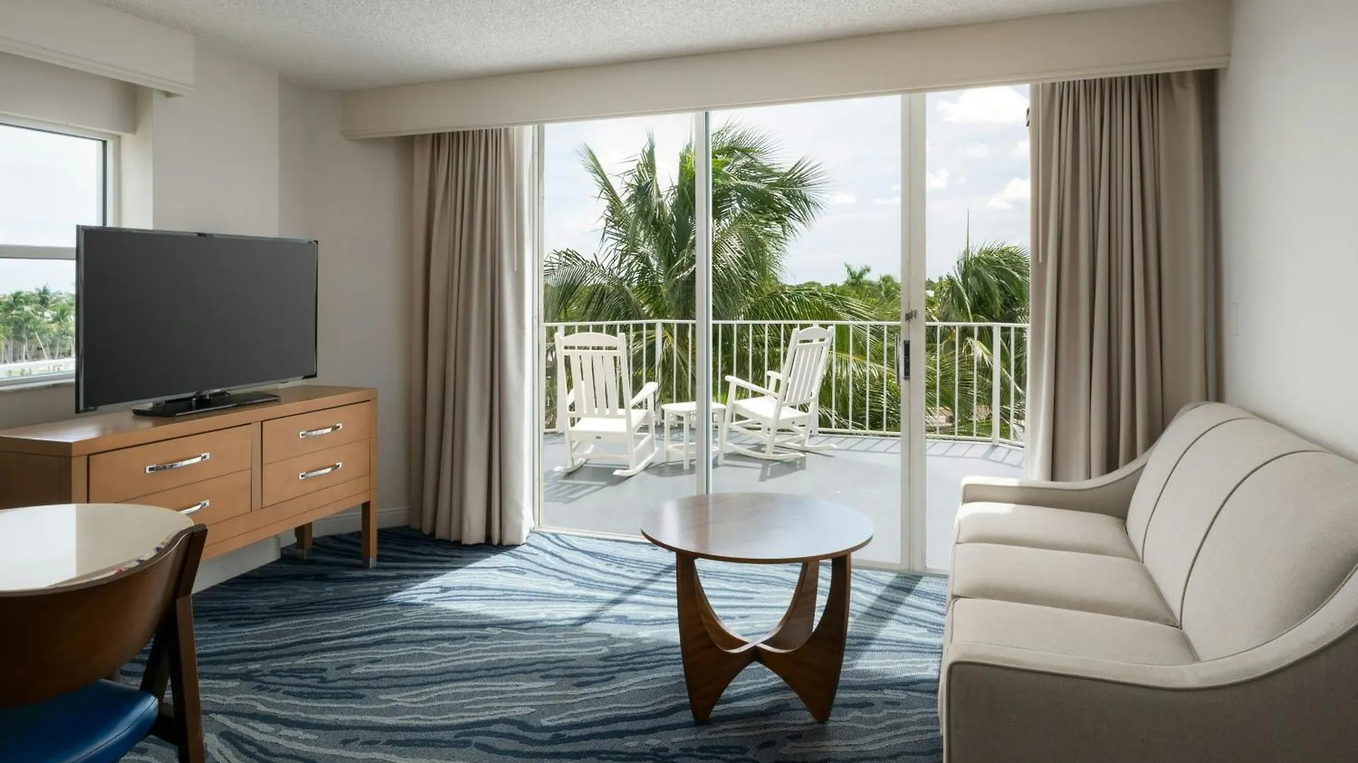 Courtyard By Marriott Hotel