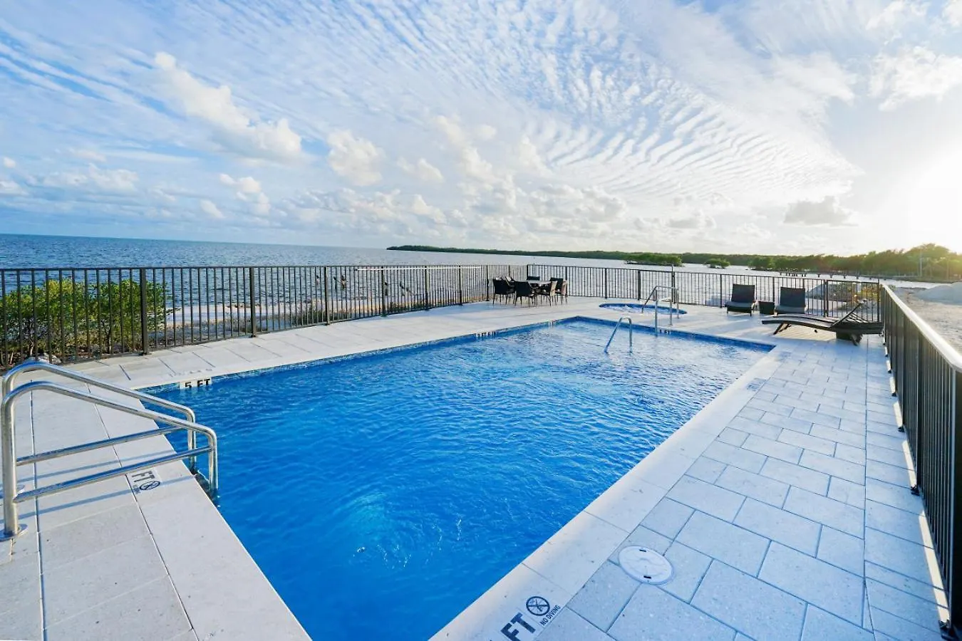 Brand New Oceanside Paradise Waterfront With Pool And Hot Tub Holiday home Key Largo