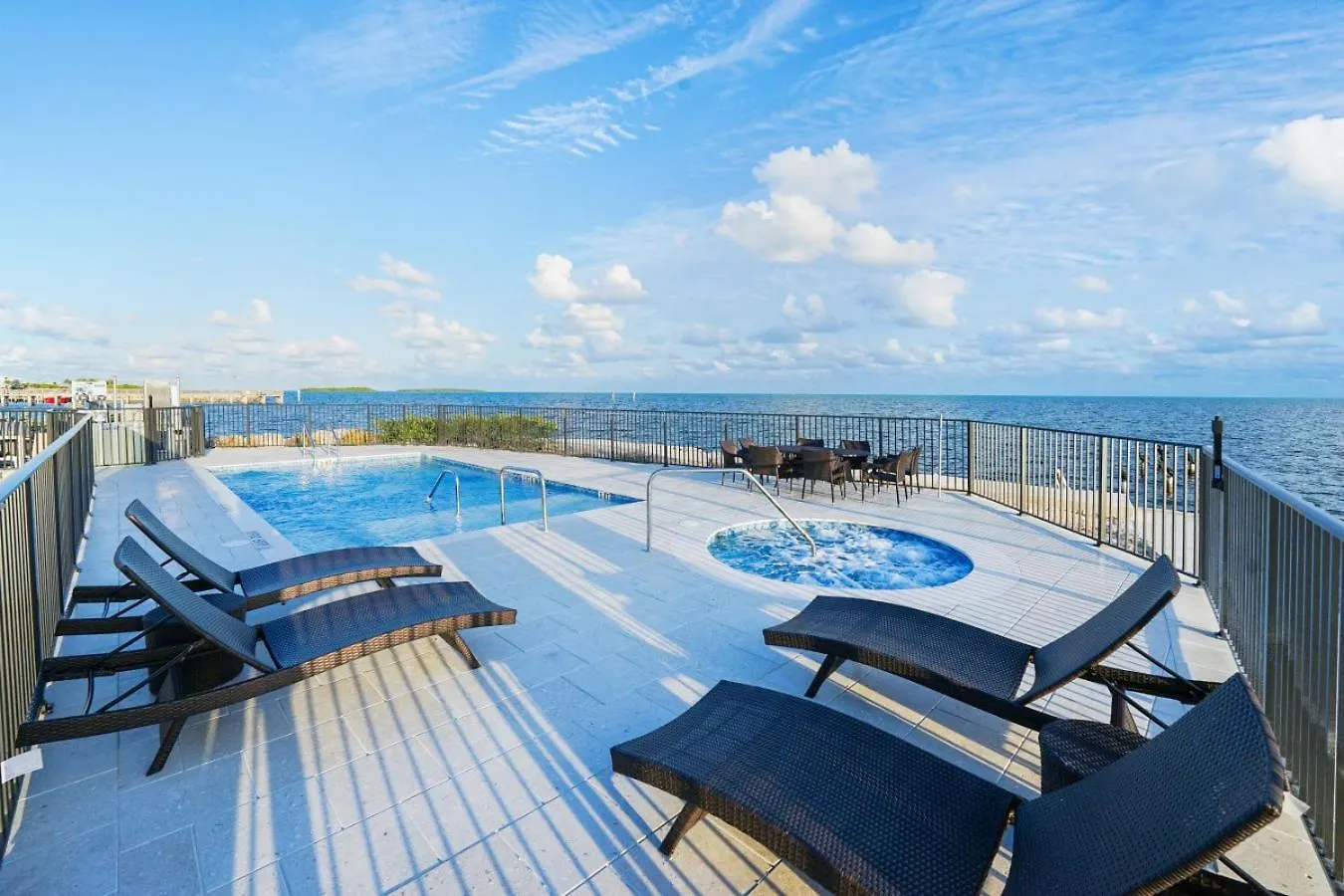 Holiday home Brand New Oceanside Paradise Waterfront With Pool And Hot Tub *