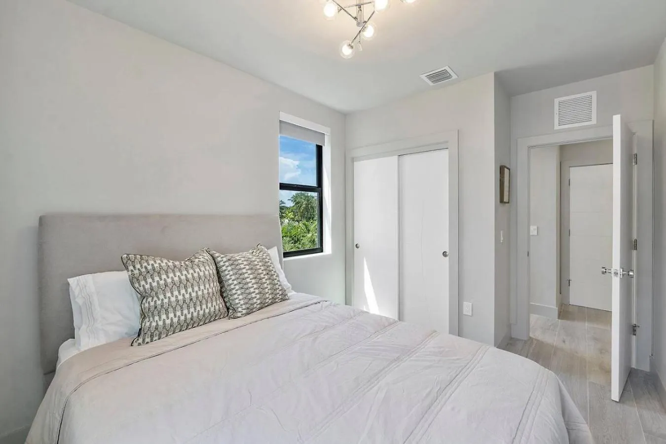 Brand New Oceanside Paradise Waterfront With Pool And Hot Tub Holiday home