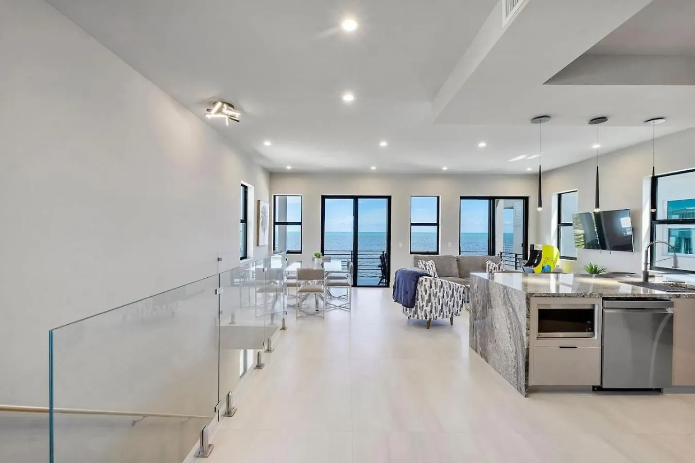 Holiday home Brand New Oceanside Paradise Waterfront With Pool And Hot Tub