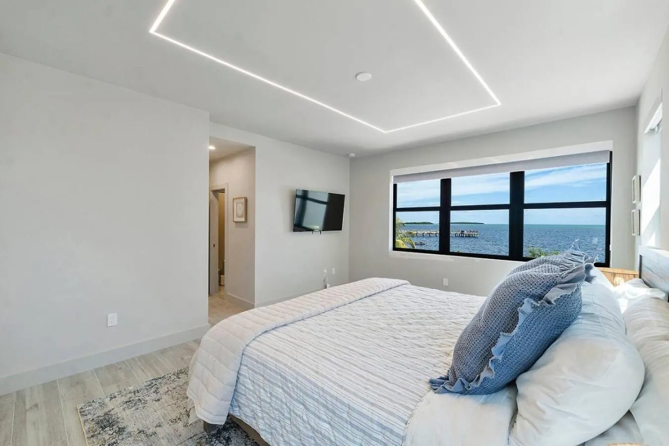 Brand New Oceanside Paradise Waterfront With Pool And Hot Tub Holiday home *