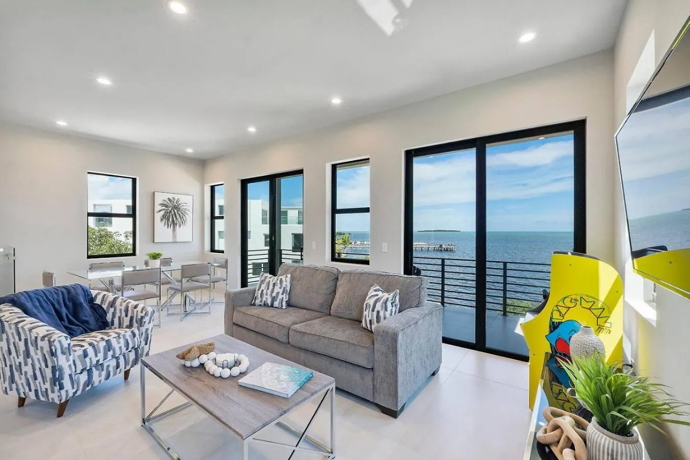 Holiday home Brand New Oceanside Paradise Waterfront With Pool And Hot Tub