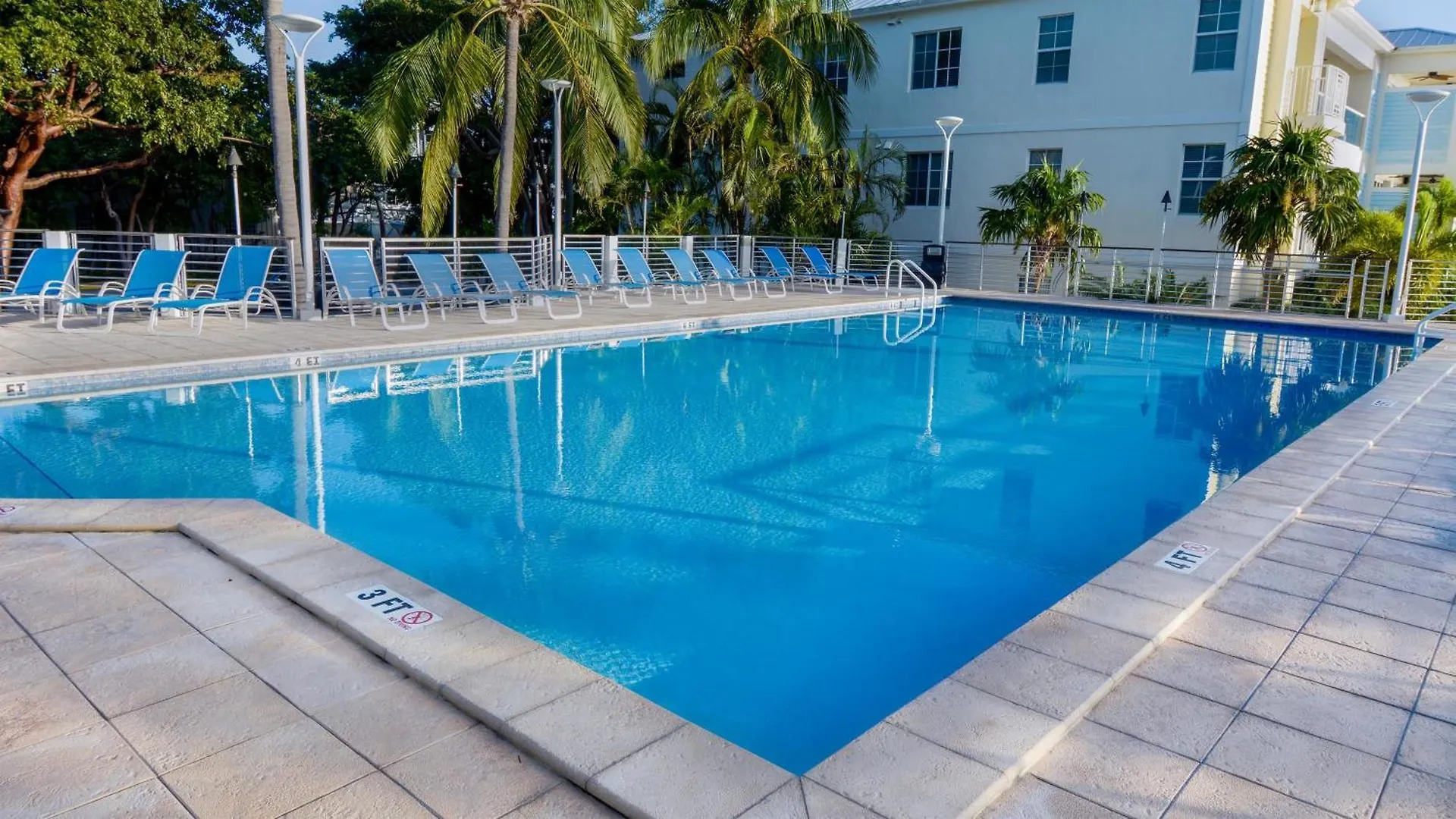 115 Mariners Club Apartment *