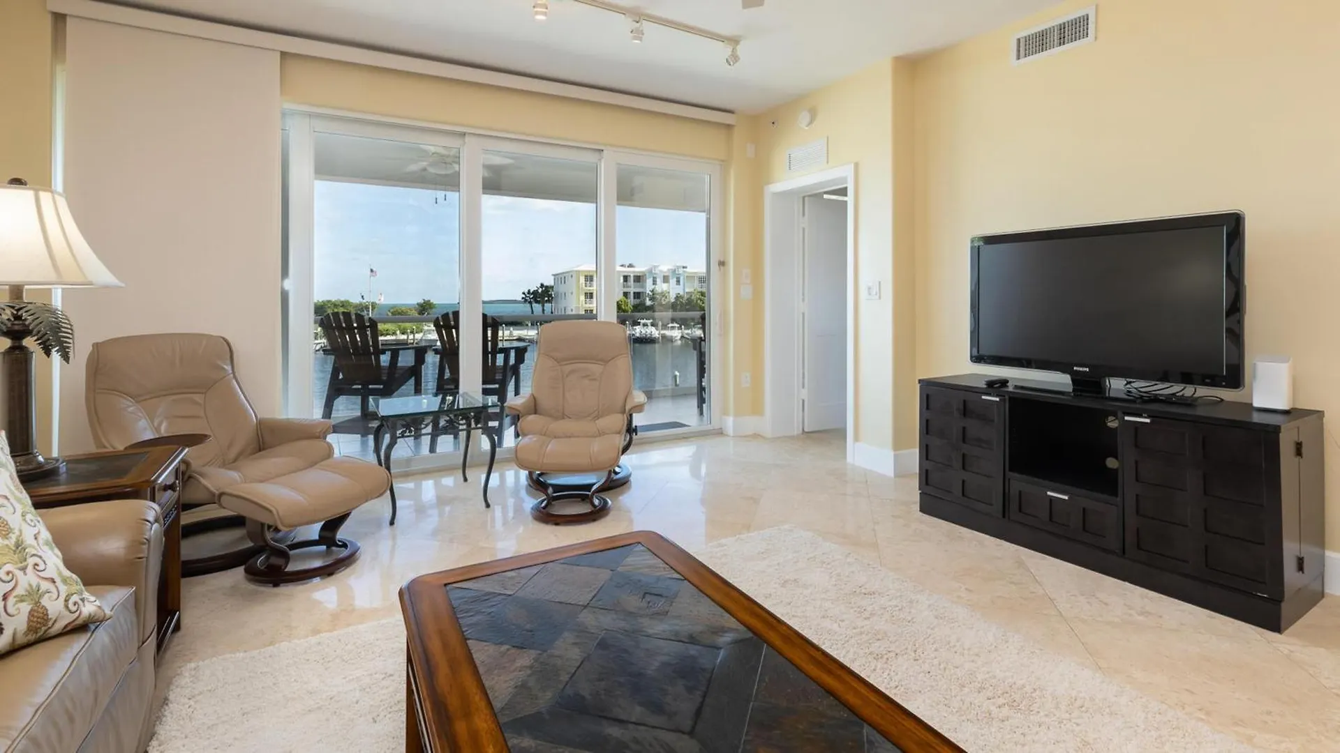 Apartment 122 Mariners Club