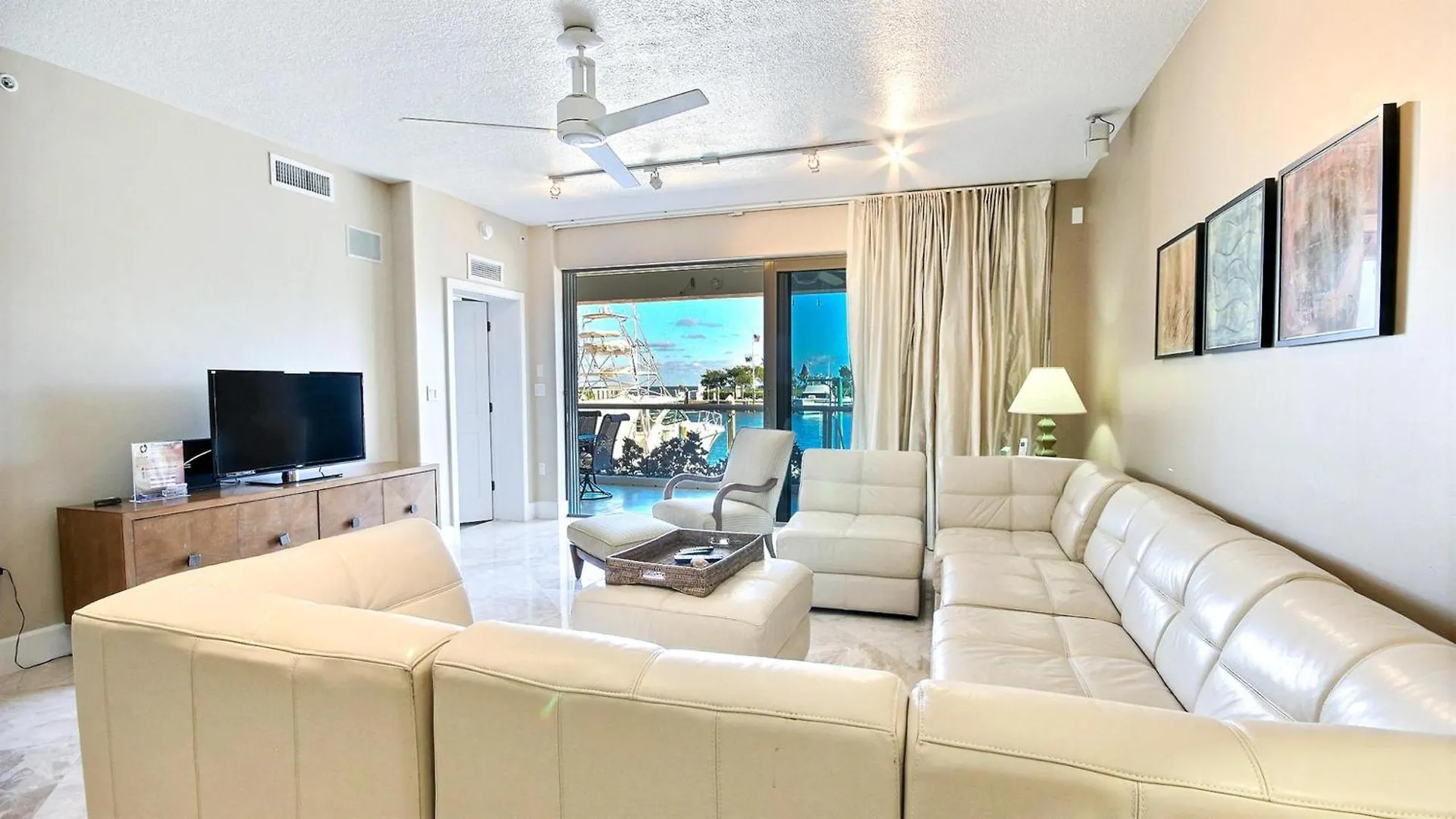 Apartment 115 Mariners Club *