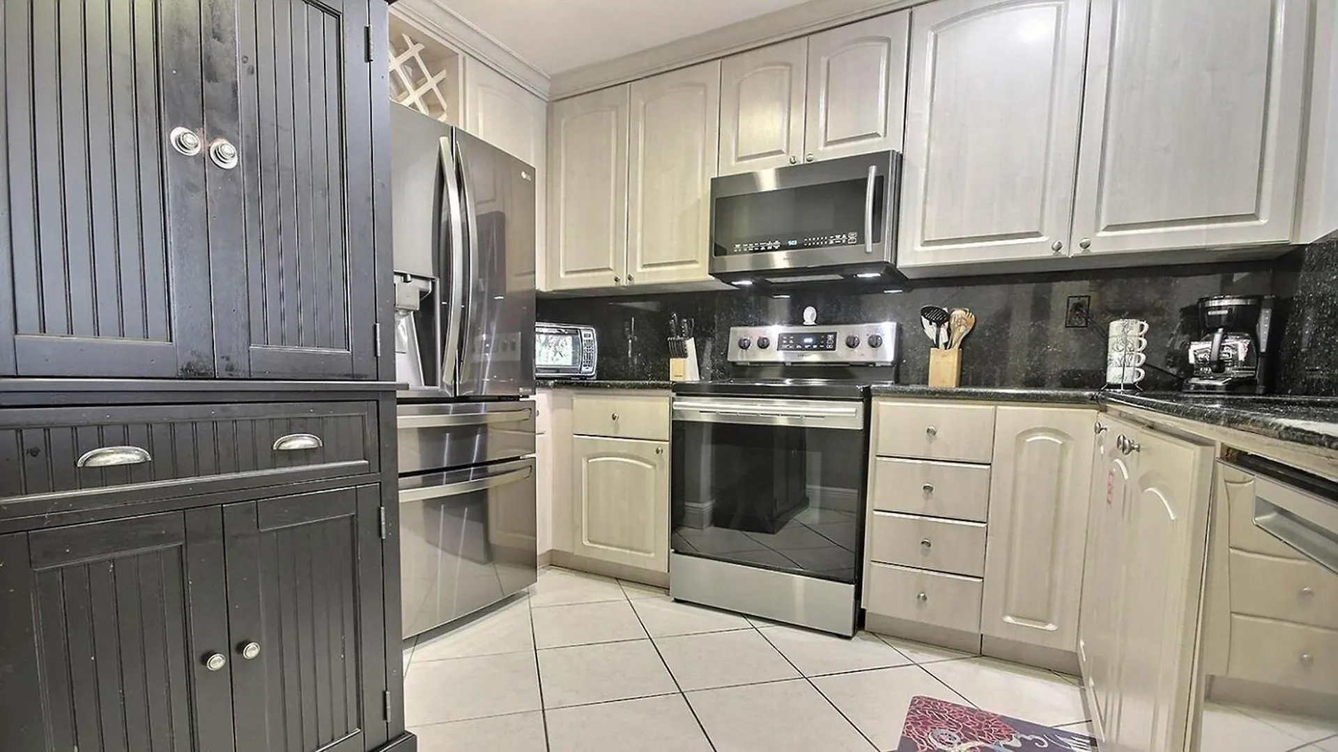 207 Mariners Club Apartment