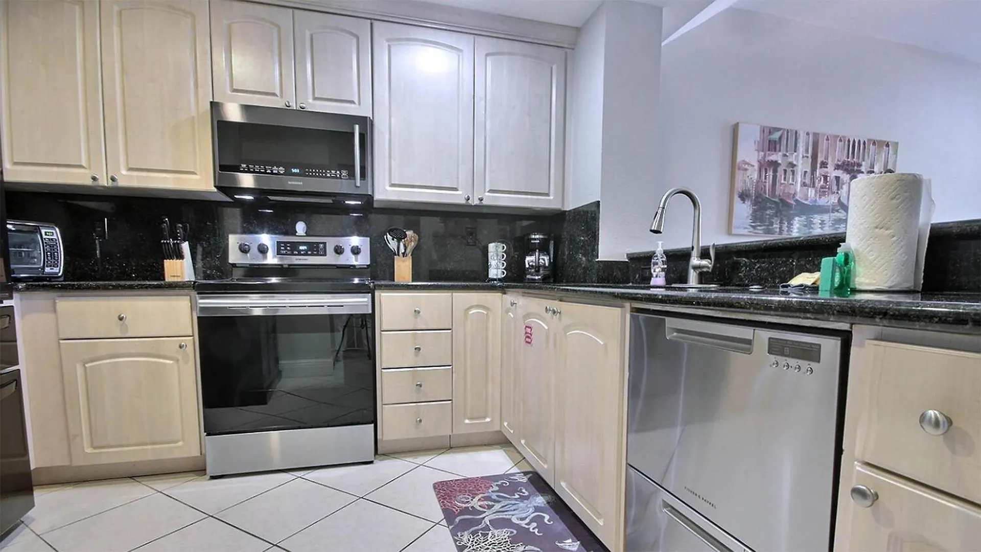 Apartment 207 Mariners Club