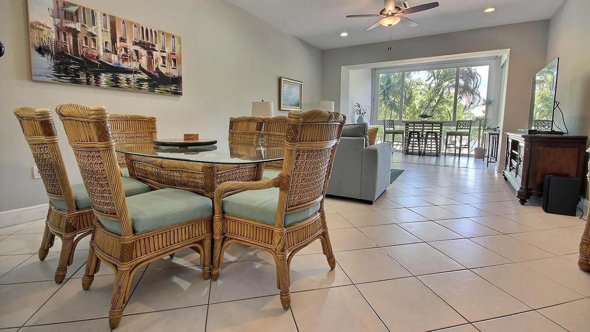 Apartment 207 Mariners Club