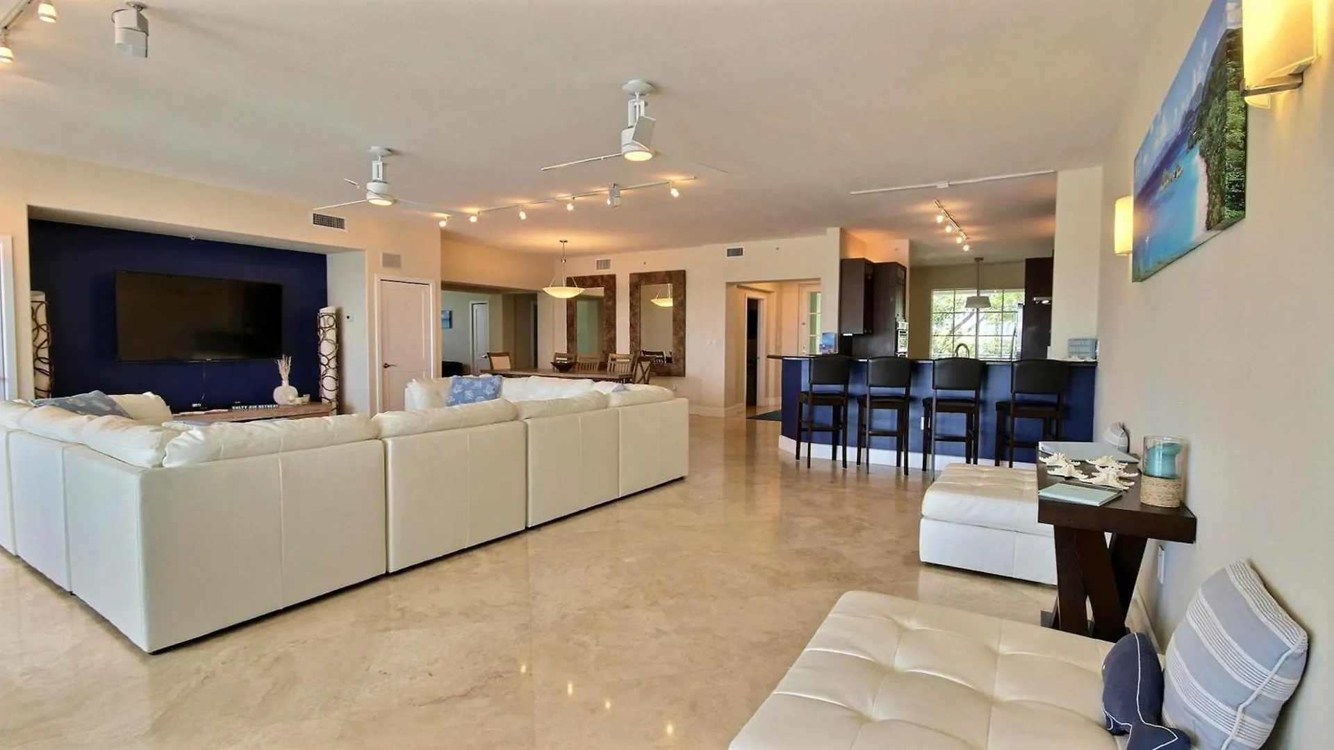 136 Mariners Club Apartment *