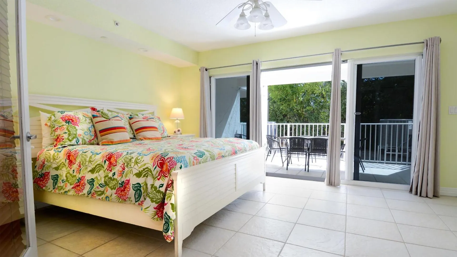 Apartment 612 Mariners Club *