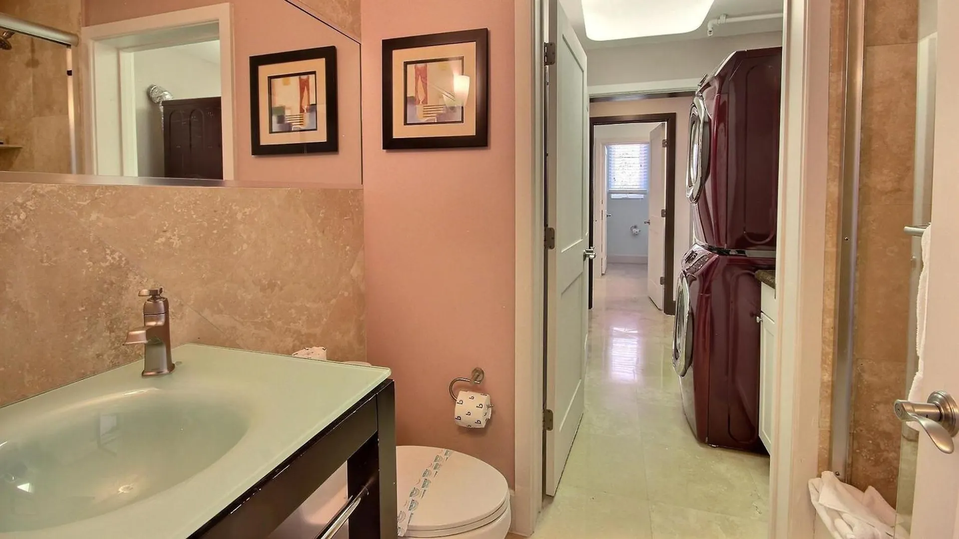 131 Mariners Club Apartment *