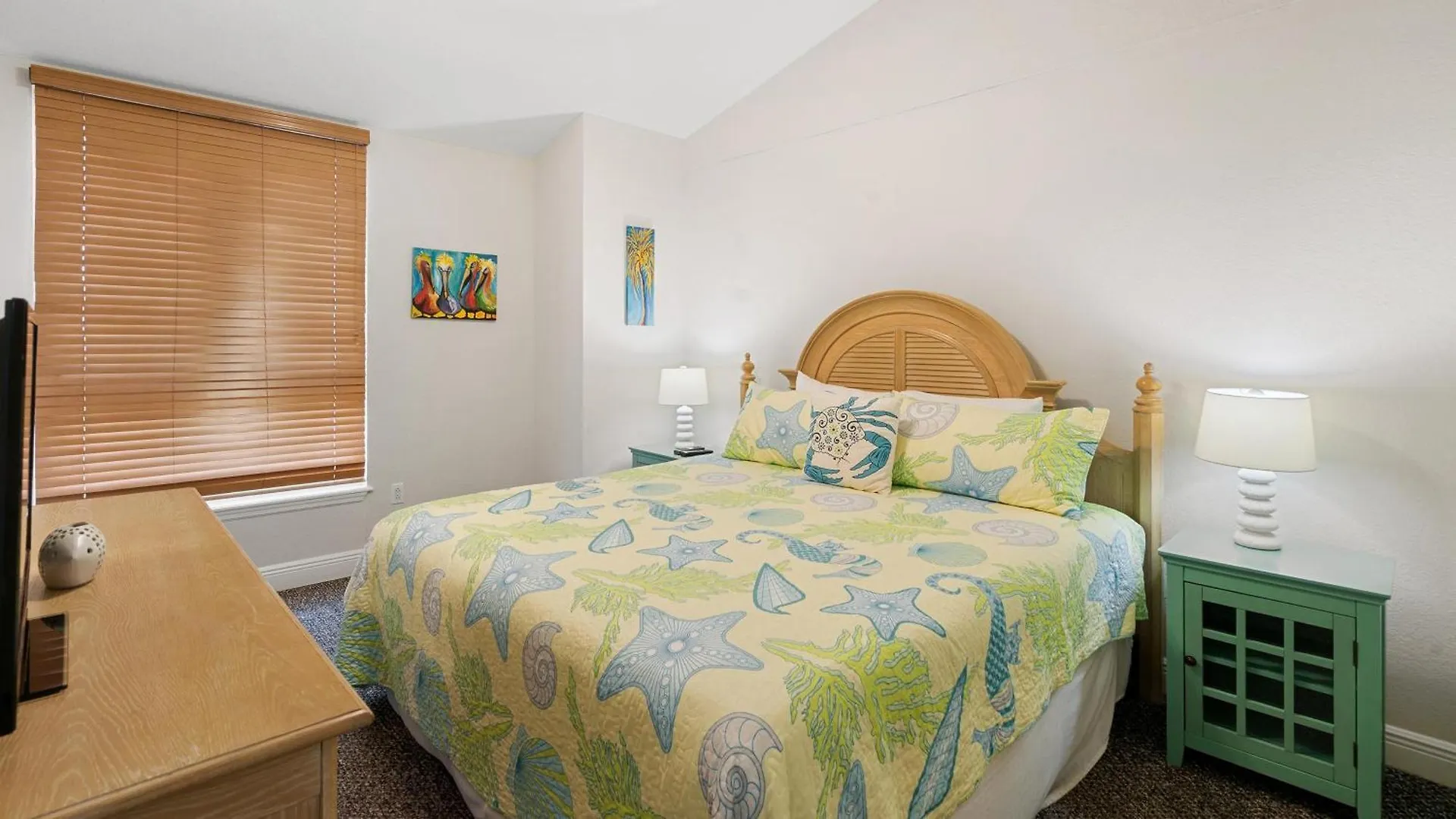 Apartment 405 Mariners Club *