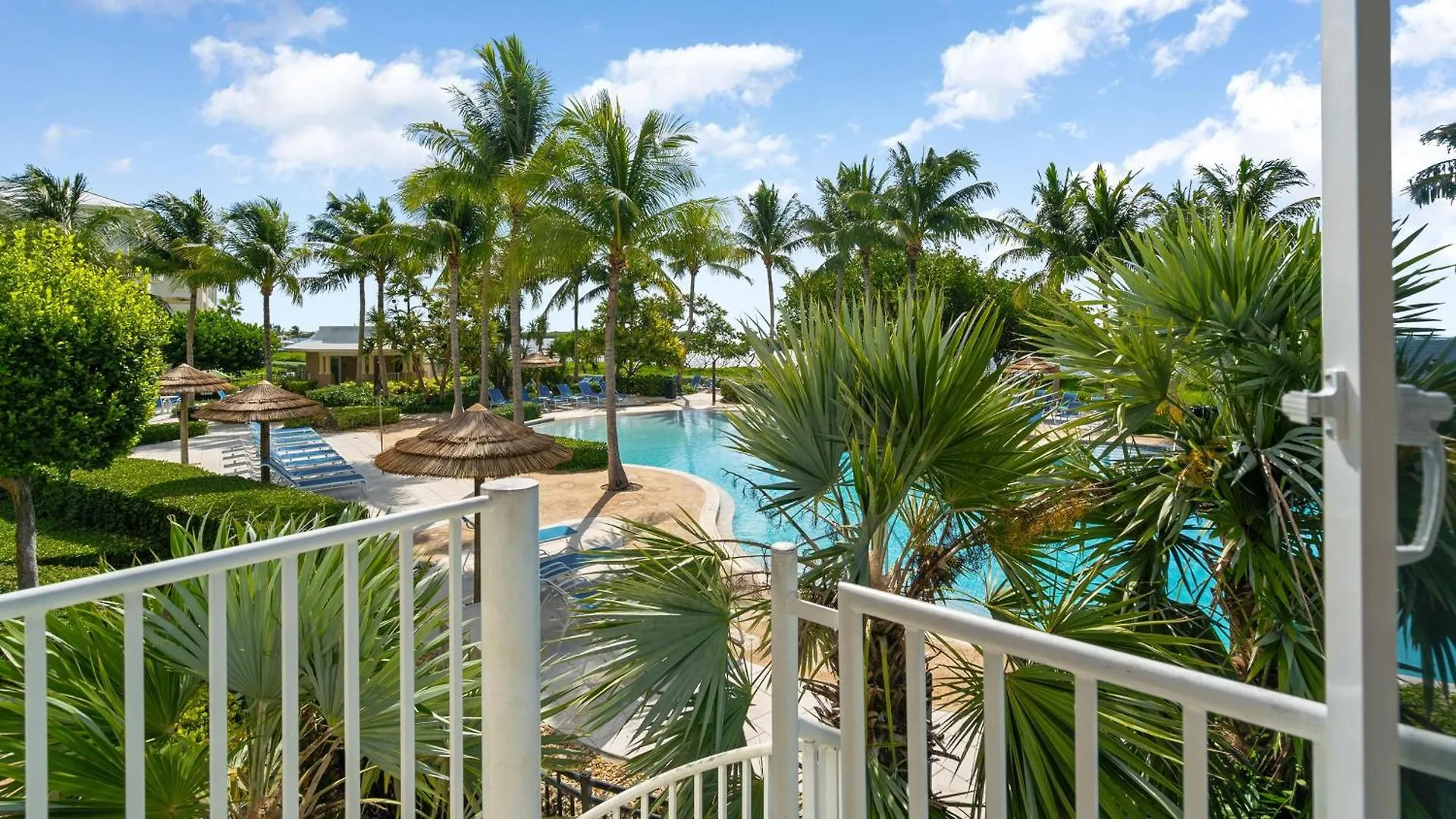 405 Mariners Club Apartment