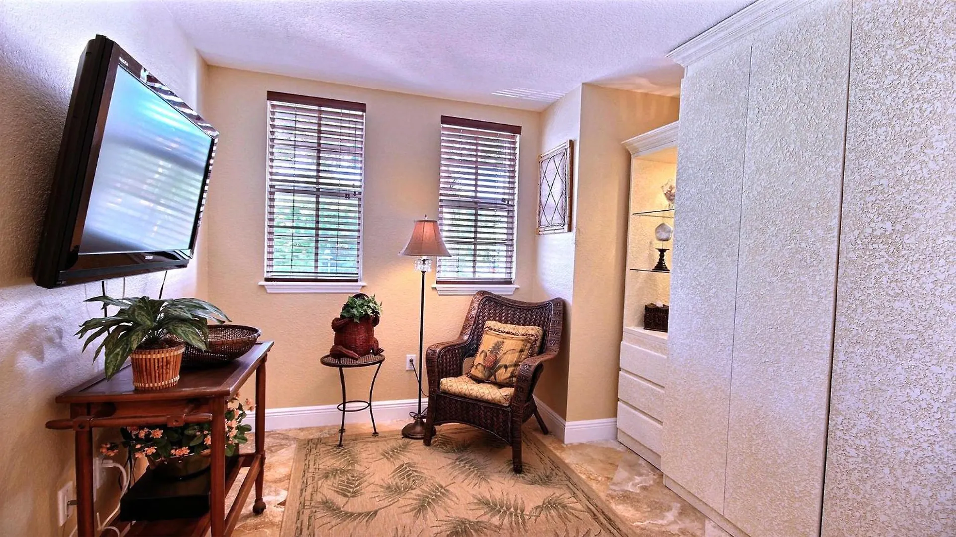 403 Mariners Club Apartment *