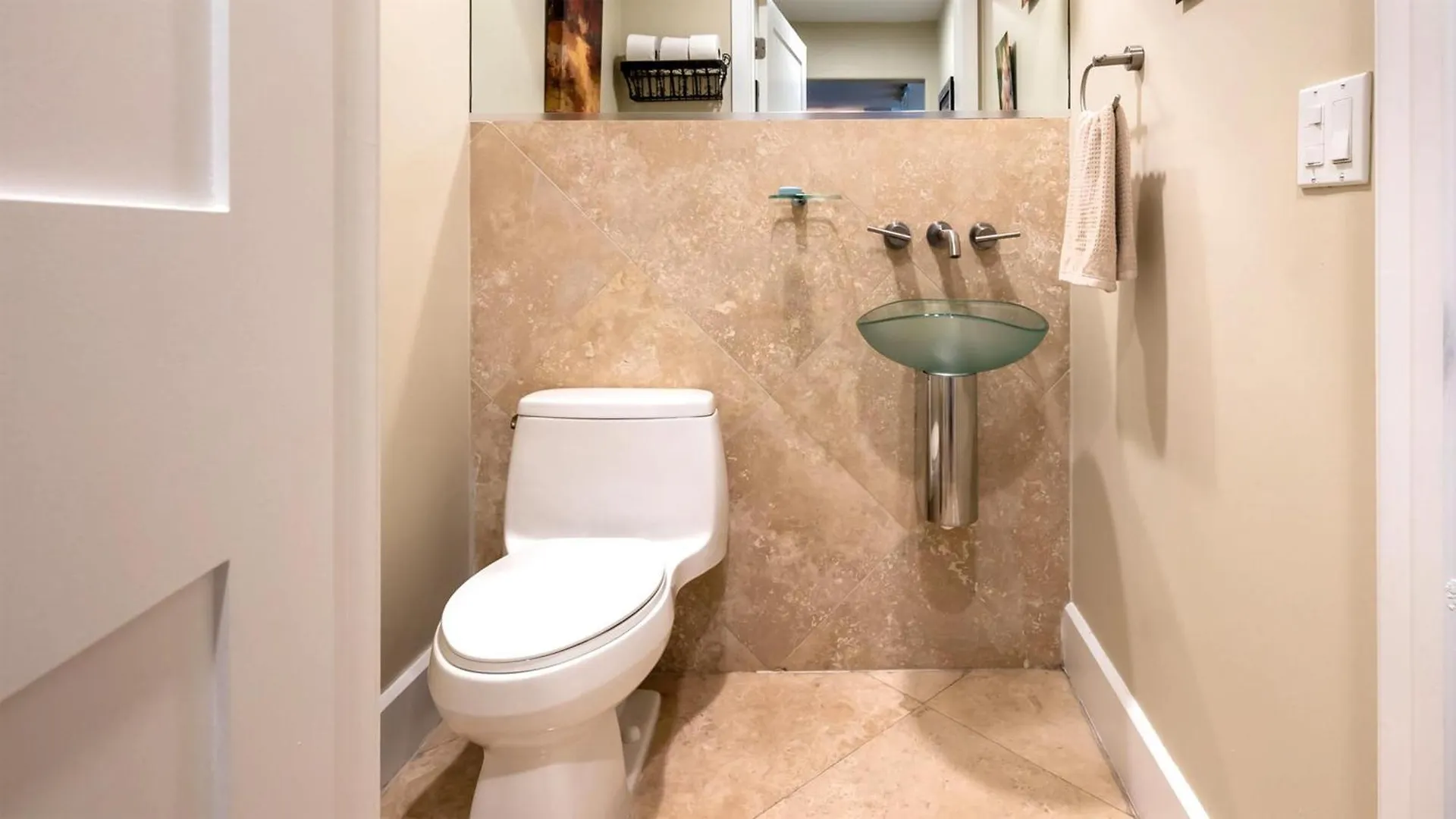 123 Mariners Club Apartment *
