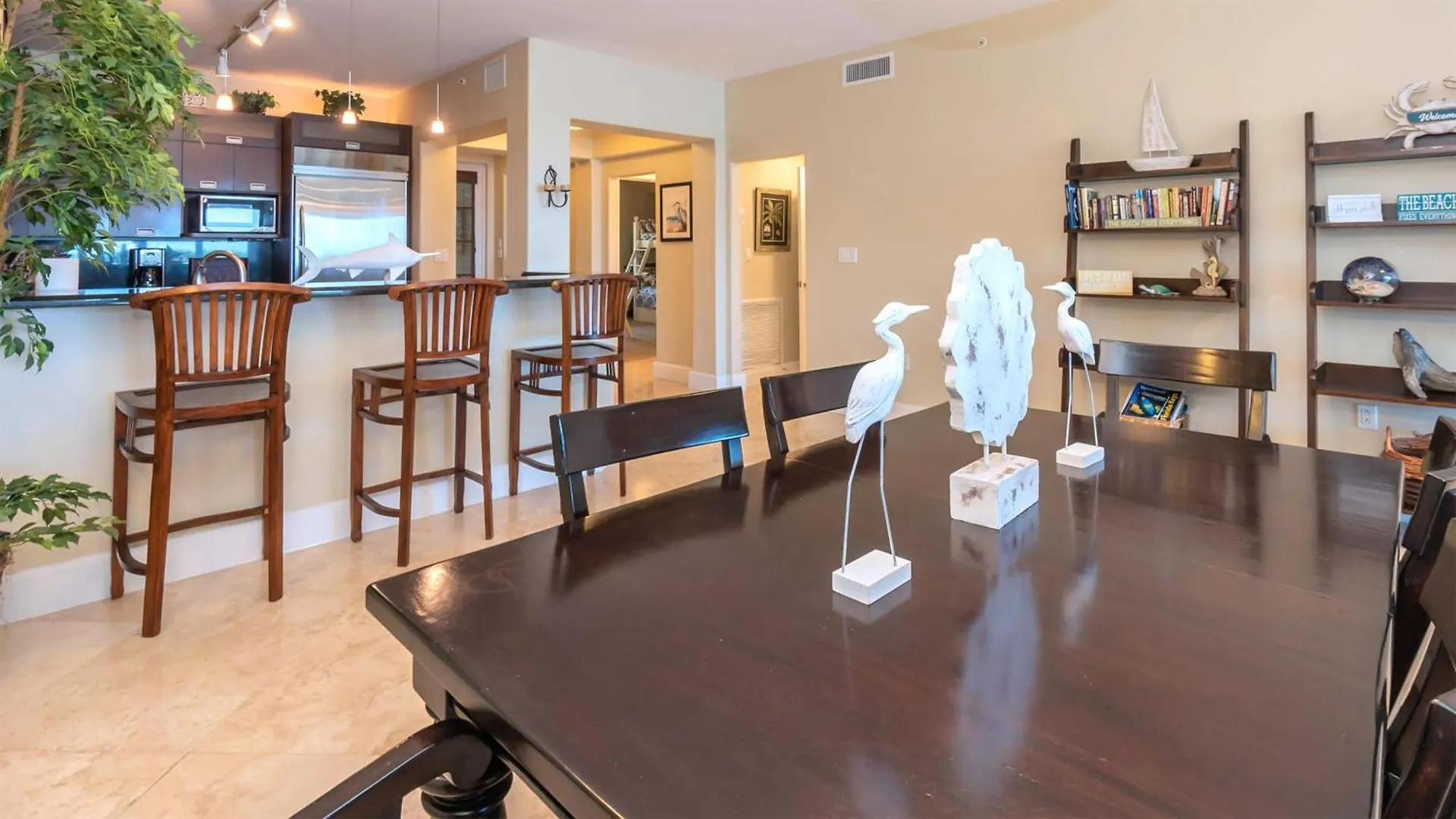 123 Mariners Club Apartment *