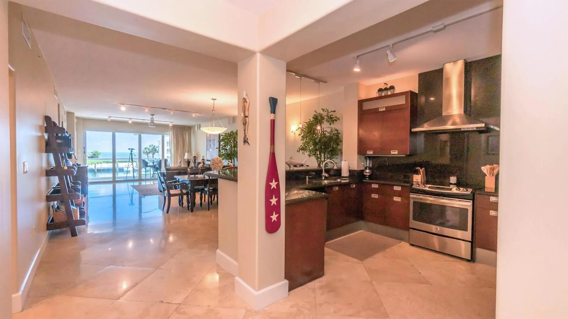 Apartment 123 Mariners Club *