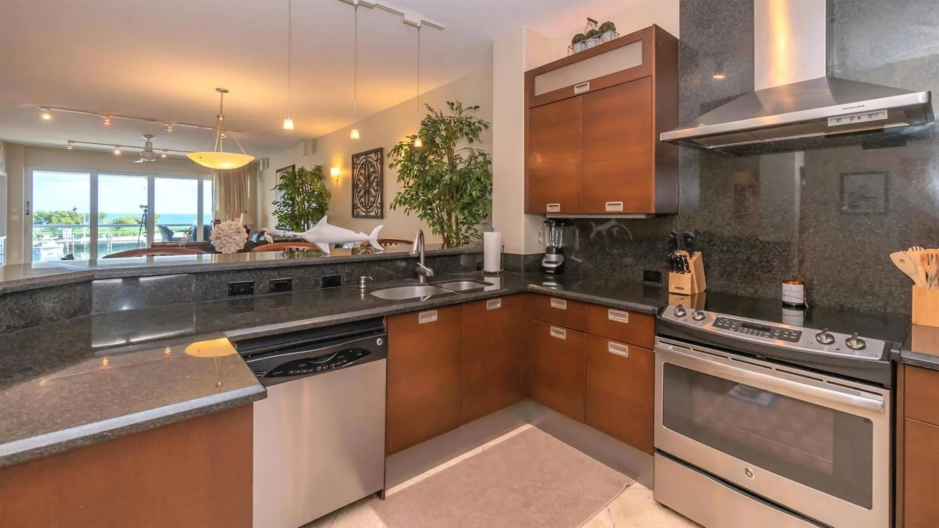 123 Mariners Club Apartment