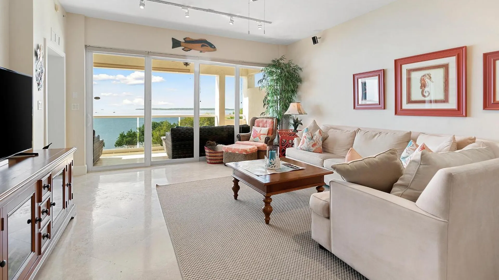 335 Mariners Club Apartment