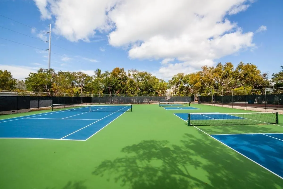 Vacay Vibes-2 Pools, Pickleball, Coffee Bar, 2 Jacuzzis, Food Truck Holiday home Key Largo