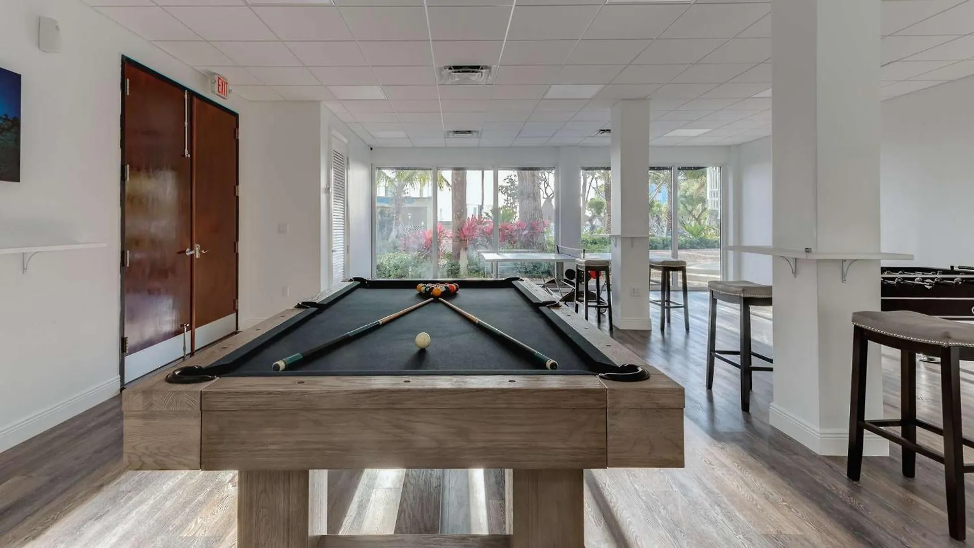 Vacay Vibes-2 Pools, Pickleball, Coffee Bar, 2 Jacuzzis, Food Truck Holiday home