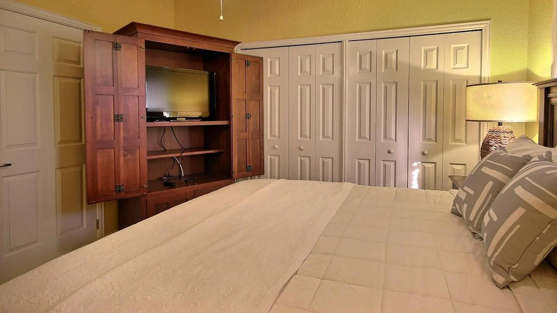 804 Mariners Club Apartment