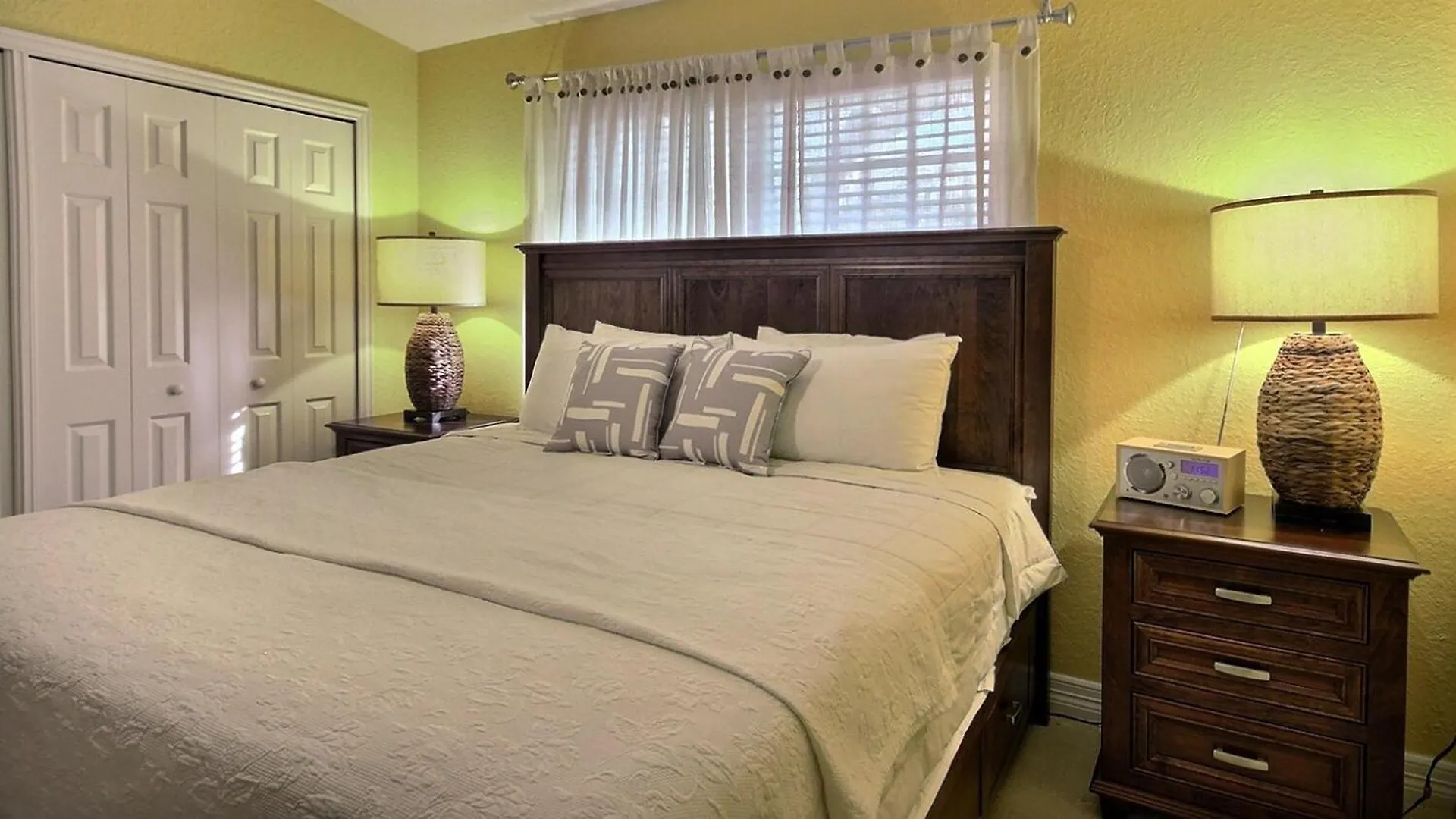804 Mariners Club Apartment