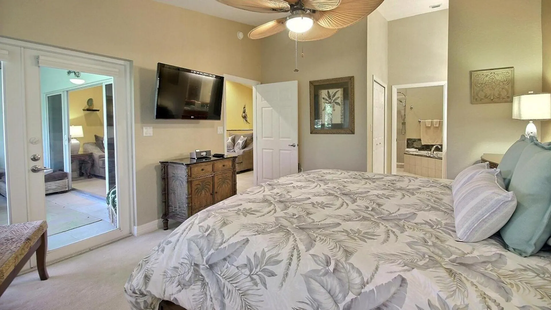 Apartment 804 Mariners Club