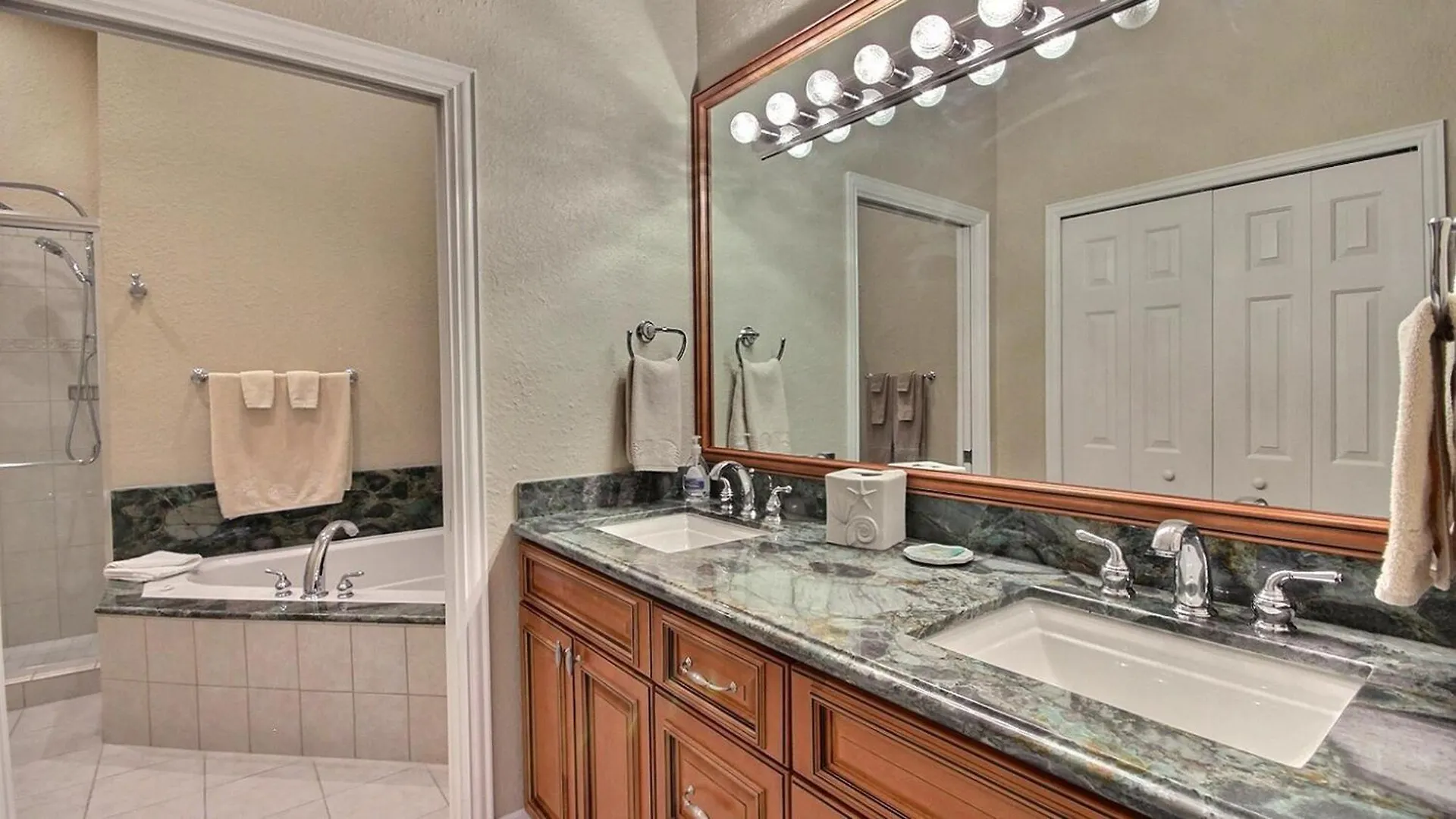 804 Mariners Club Apartment