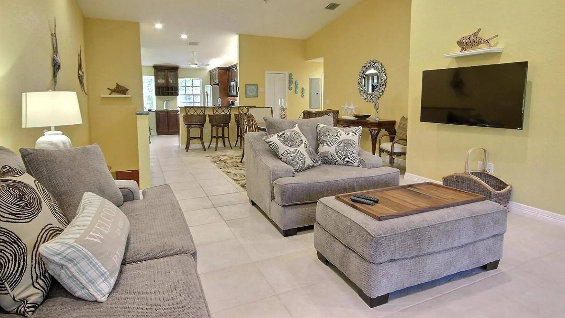 Apartment 804 Mariners Club *