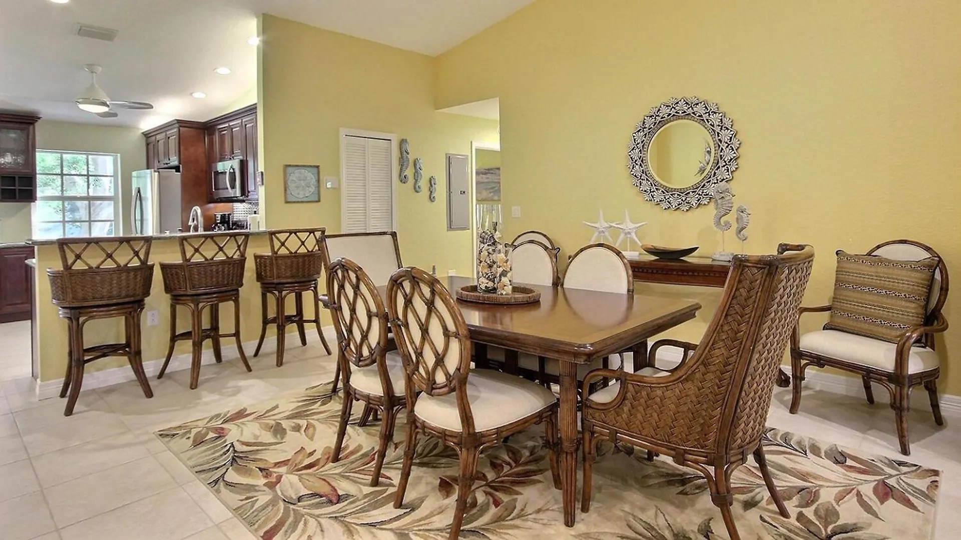 Apartment 804 Mariners Club *
