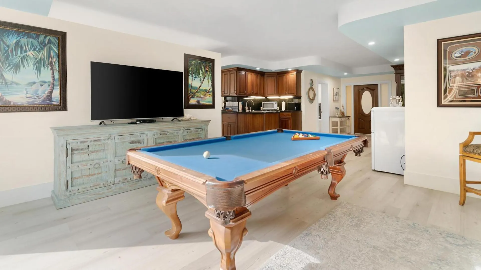 Apartment 801 Mariners Club