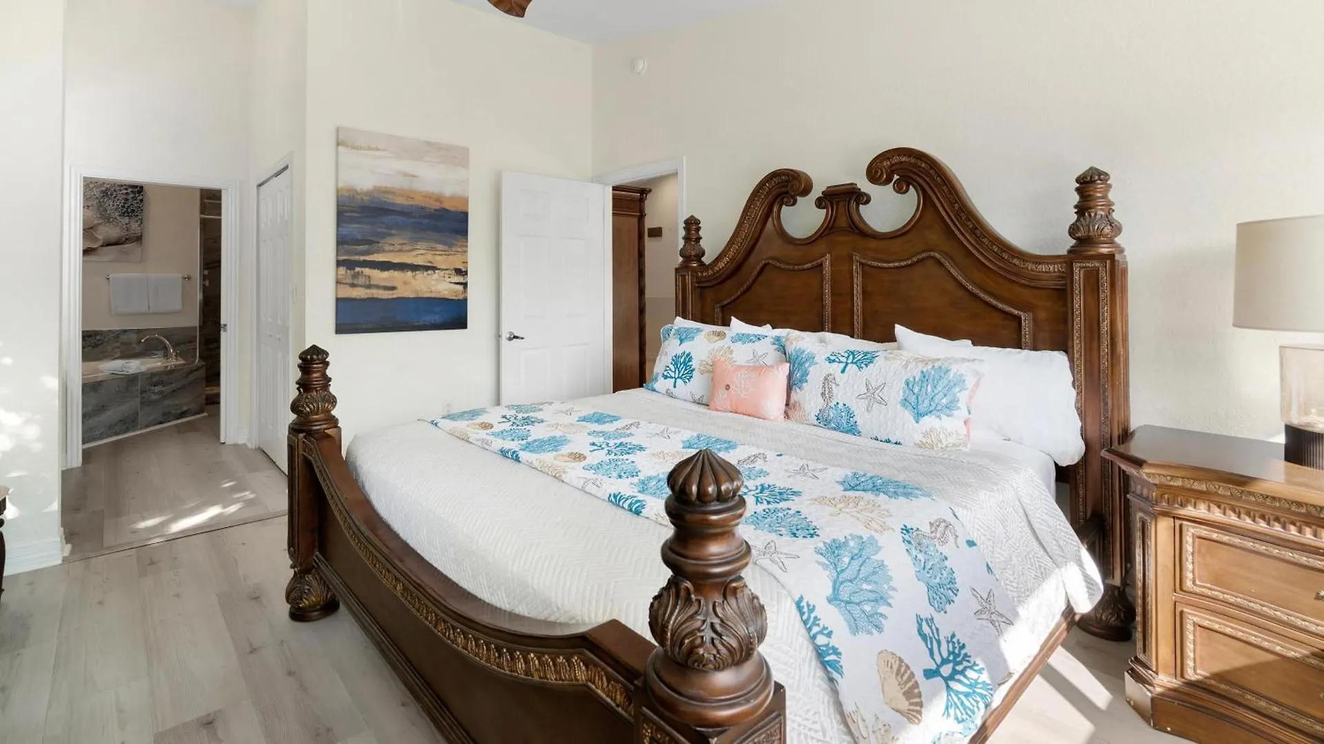Apartment 801 Mariners Club