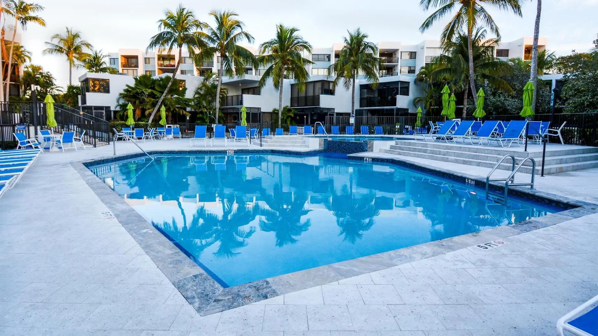 C 14 Moon Bay Apartment