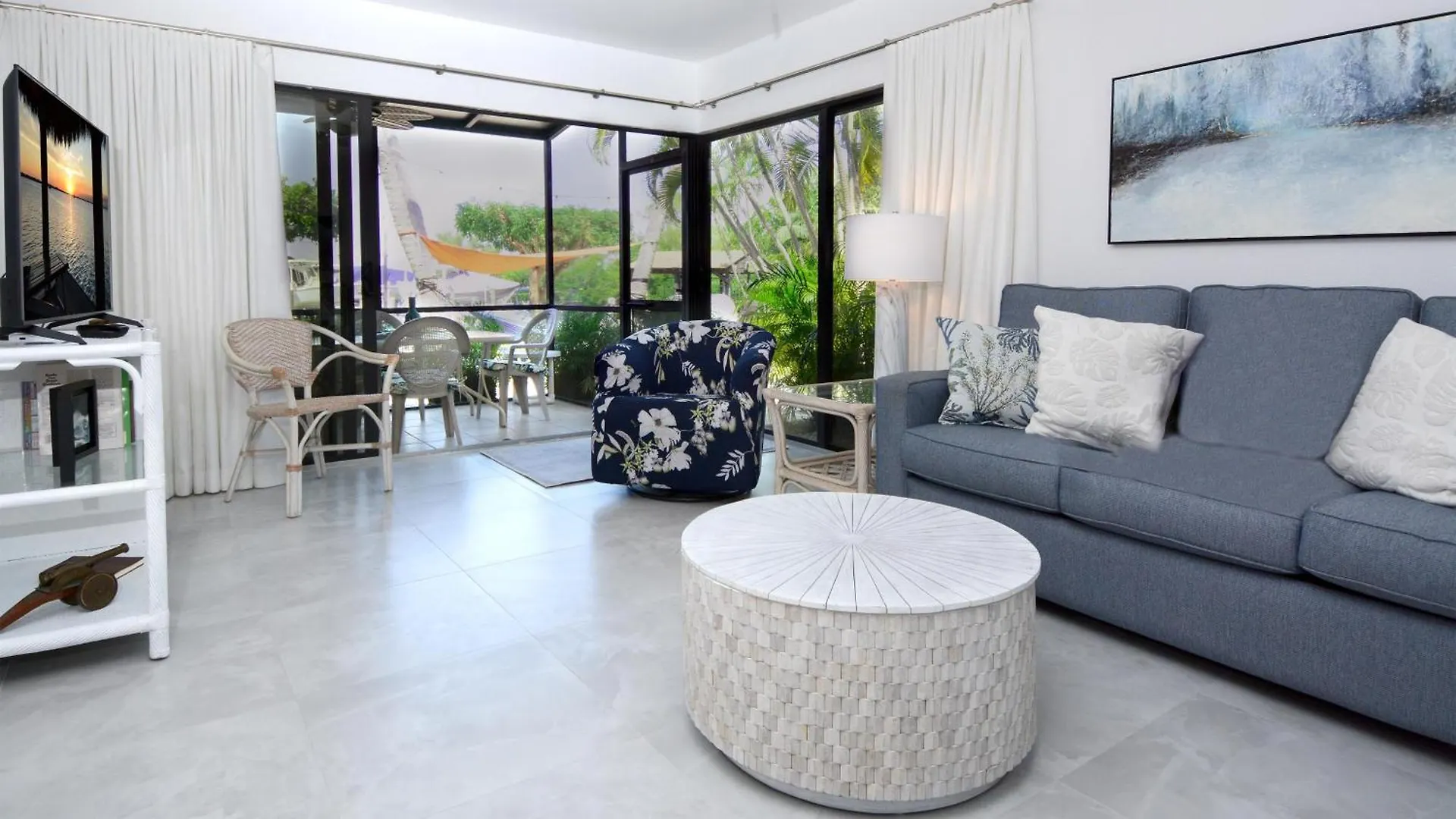 C 14 Moon Bay Apartment