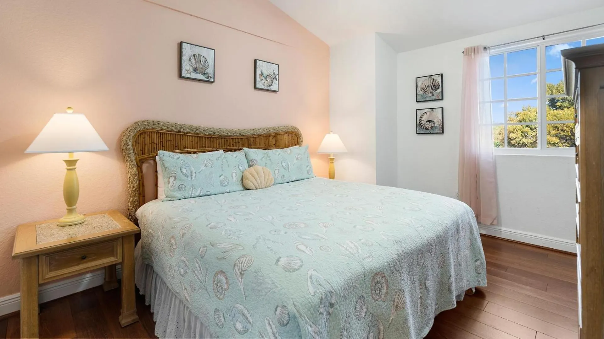 Apartment 412 Mariners Club *