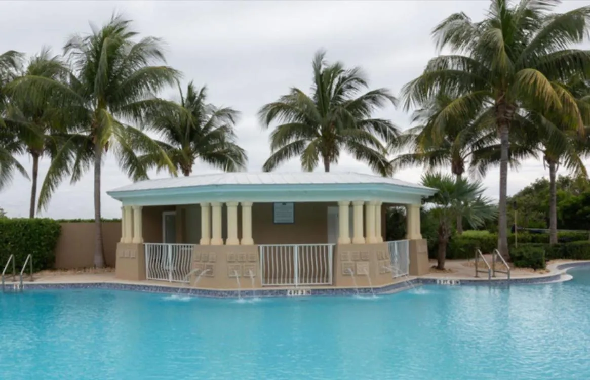 Vacay Vibes-2 Pools, Pickleball, Coffee Bar, 2 Jacuzzis, Food Truck Holiday home *