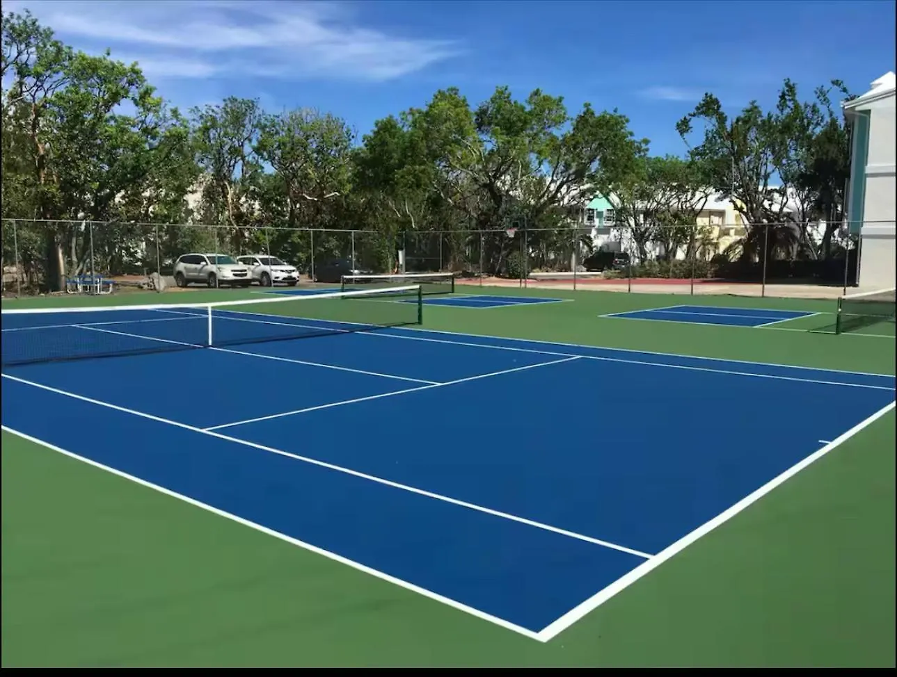 Vacay Vibes-2 Pools, Pickleball, Coffee Bar, 2 Jacuzzis, Food Truck Holiday home Key Largo