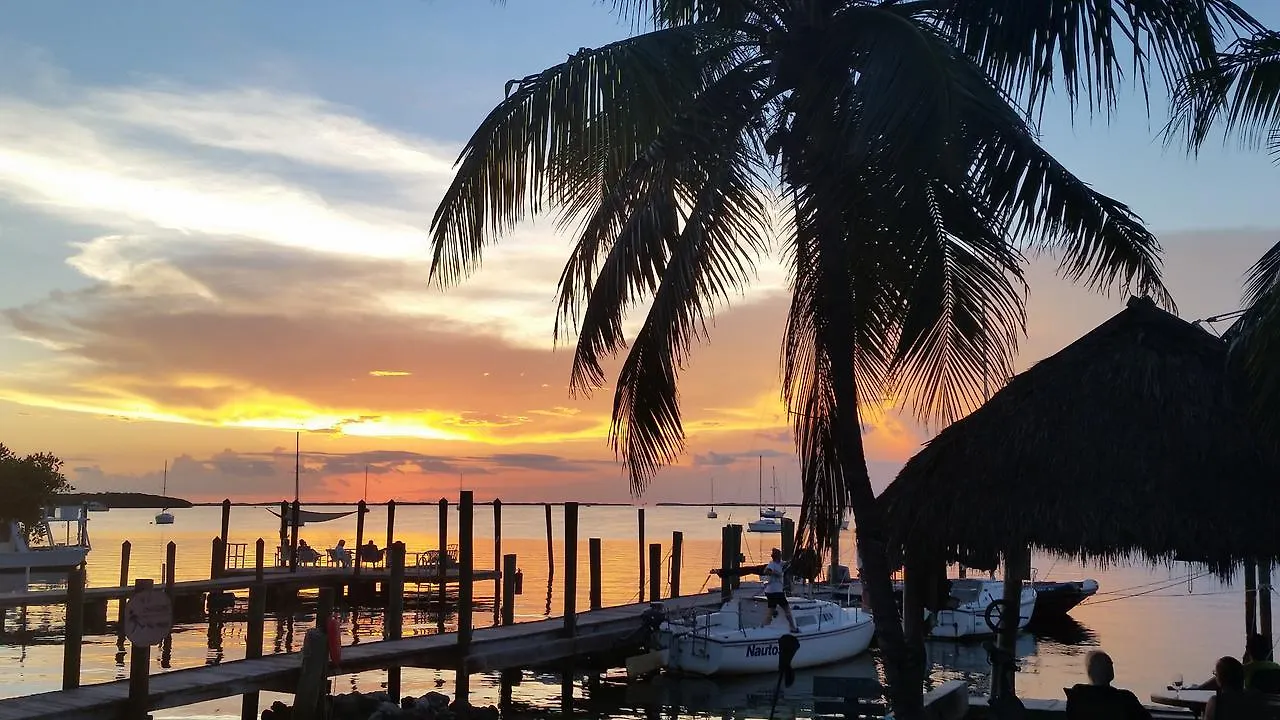 Key Largo Cottages 2*