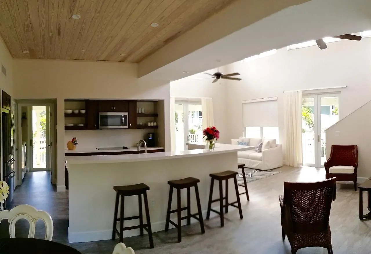 Dolphin Point 3* Key Largo