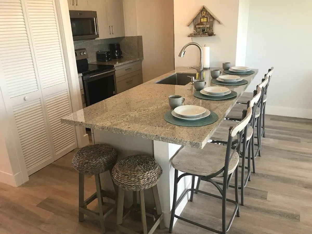 Licensed Mgr - Modern Oceanfront - Ocean Views Condo! Bar And Beach Resort! Holiday home